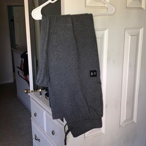 Men’s medium gray under armour sweatpants